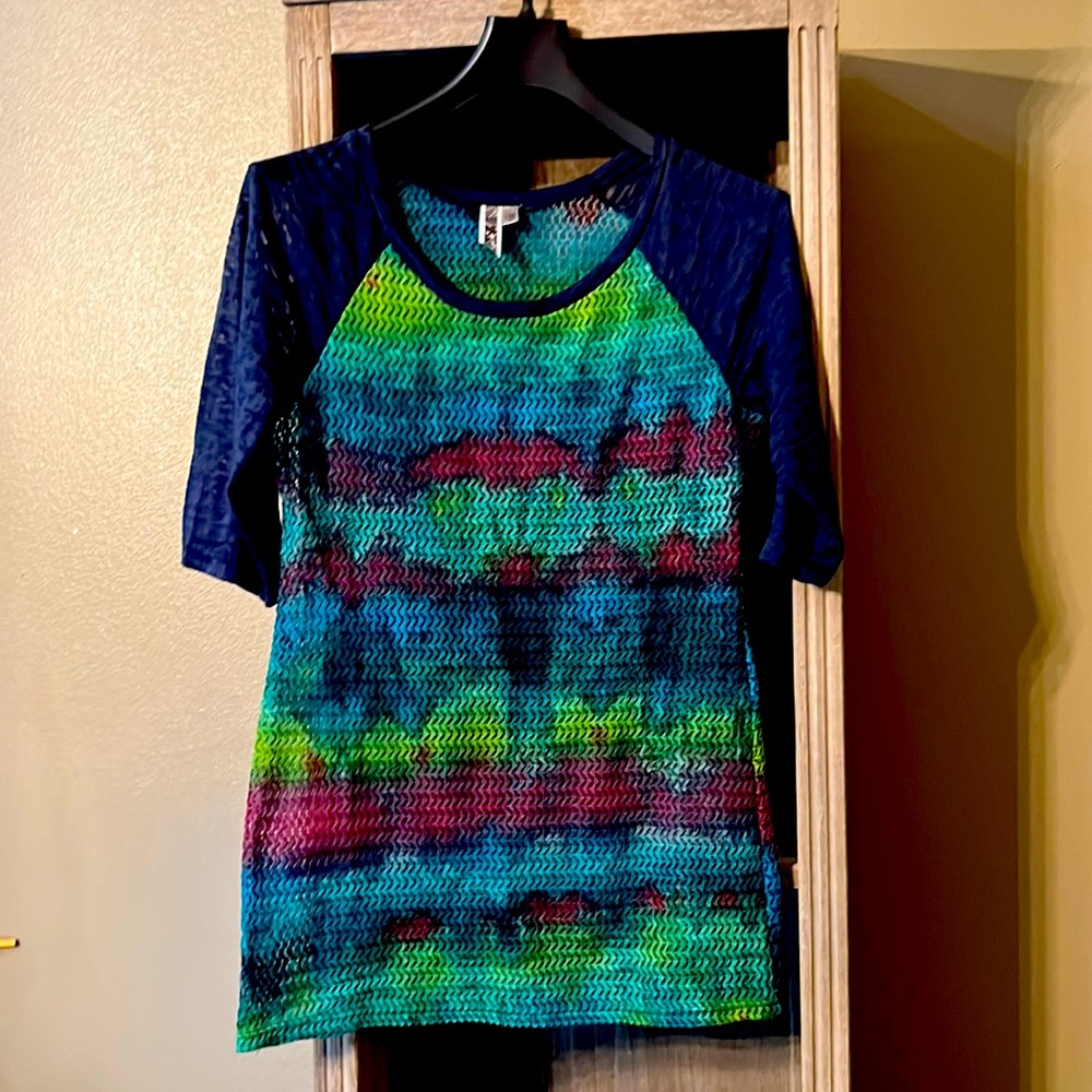 Buckle BKE multicolor shirt in medium. Shear, meant for layering